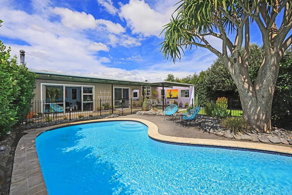 Affordable Family Home With Pool - Taradale West