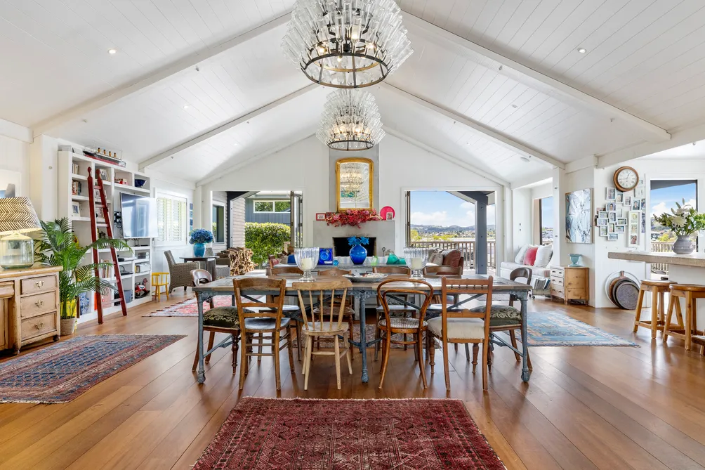 Timeless Hamptons Elegance Above Lake Taupo