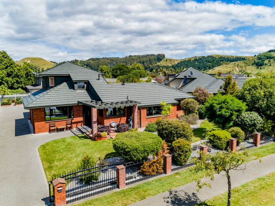 Dress Circle, Auckland Road Family Home