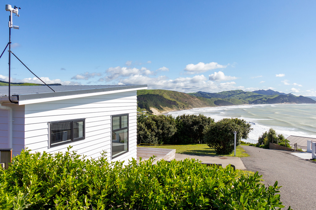 Contemporary Castlepoint Holiday Home