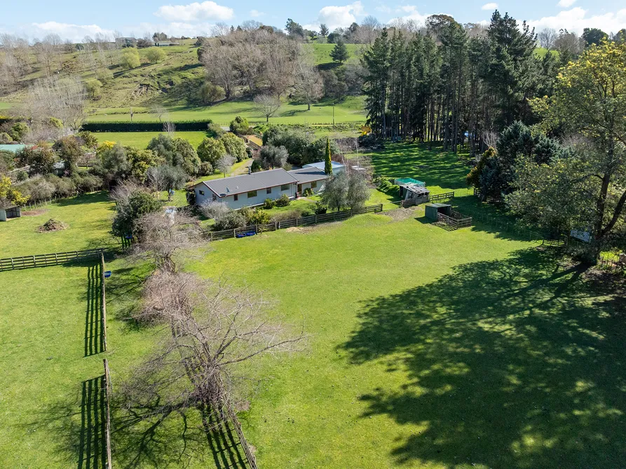 Idyllic Lifestyle on the Edge of Town