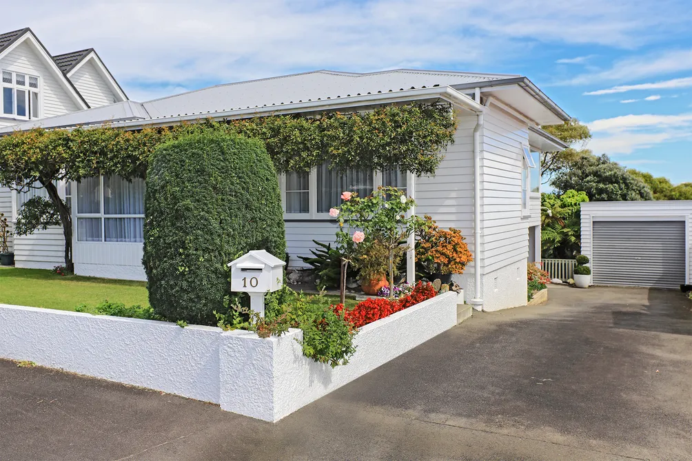 Hilltop Retreat With Views - Vendor Wants Sold!