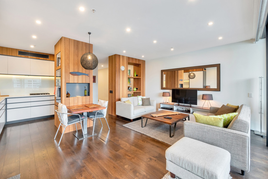 Waterfront Sub-Penthouse 