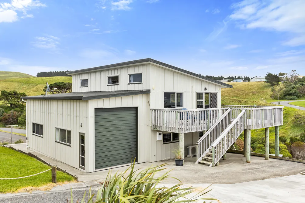 Contemporary Castlepoint Holiday Home