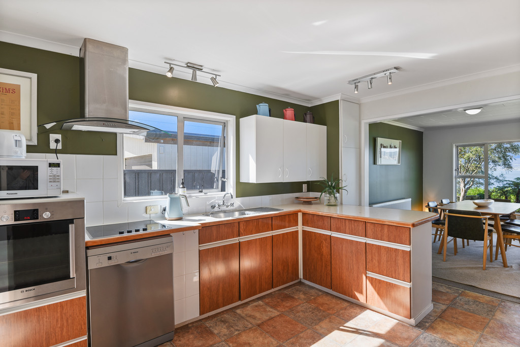 Owners Relocating Overseas - Lakeside Opportunity