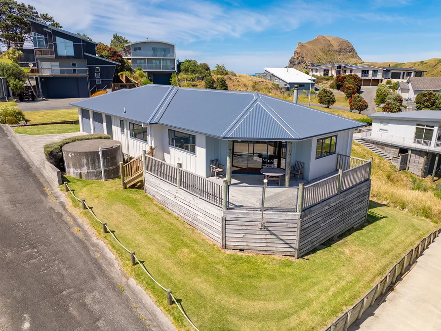 Contemporary Castlepoint Holiday Home