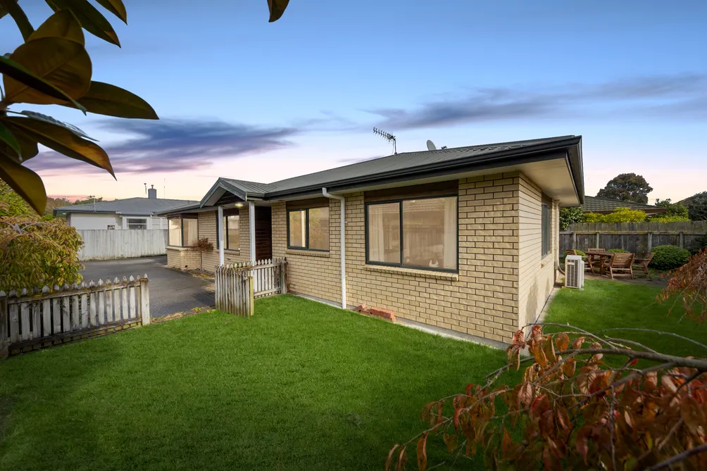Brick Townhouse Opposite Shopping Village