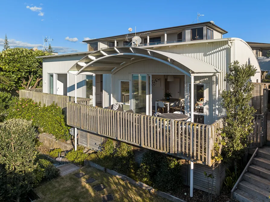 Simplistic Seaside Living
