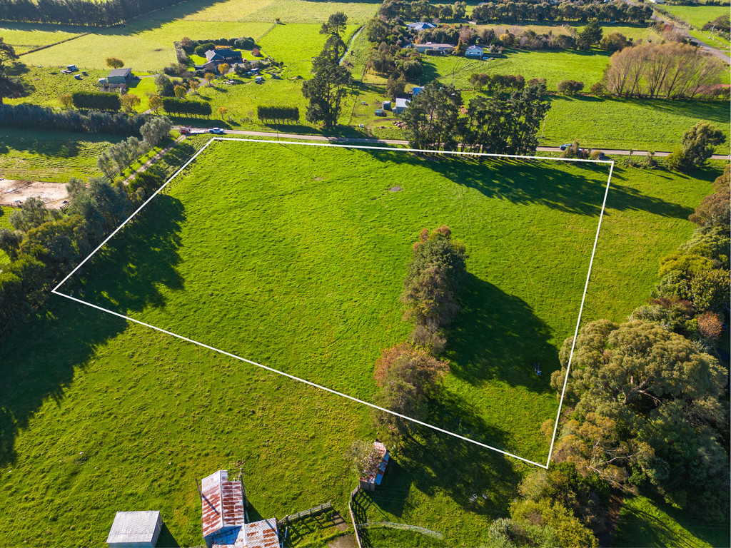 1 ha, Titled, No Covenants!