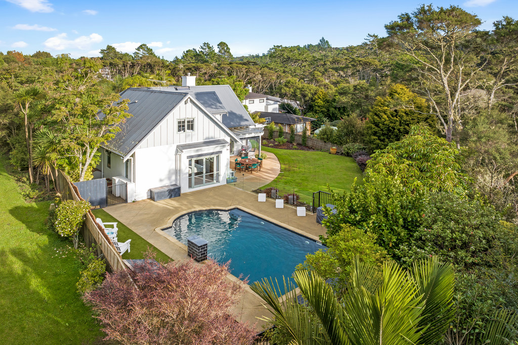 Auction on Sunday 12 noon (On Site)