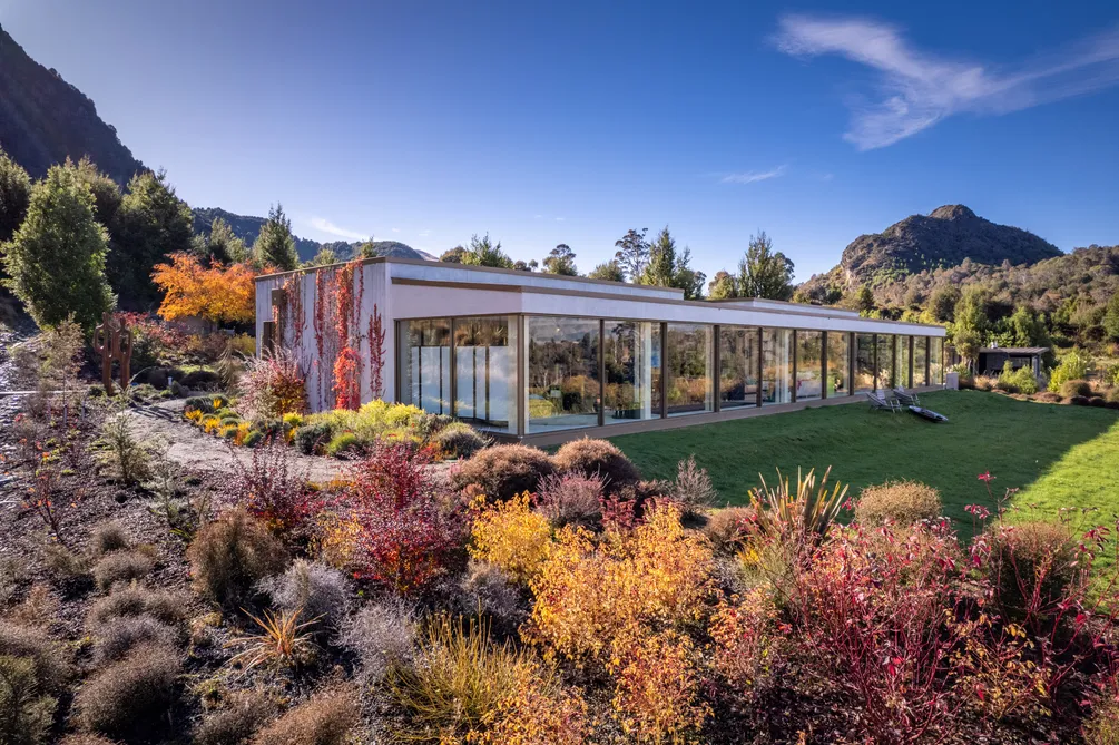 Bobs Cove Luxury Retreat NZ Sotheby’s Realty QBS13236