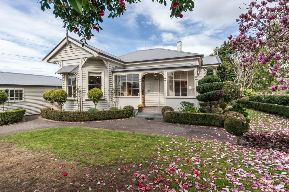 Grand Villa on Quarter Acre