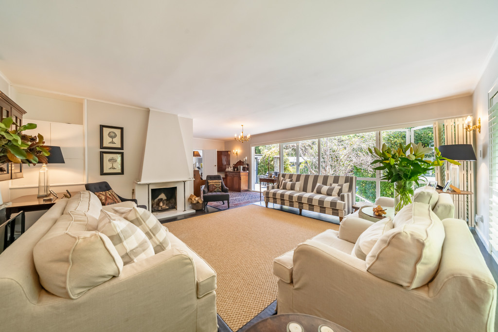 Timeless Elegance with Self-Contained Cottage