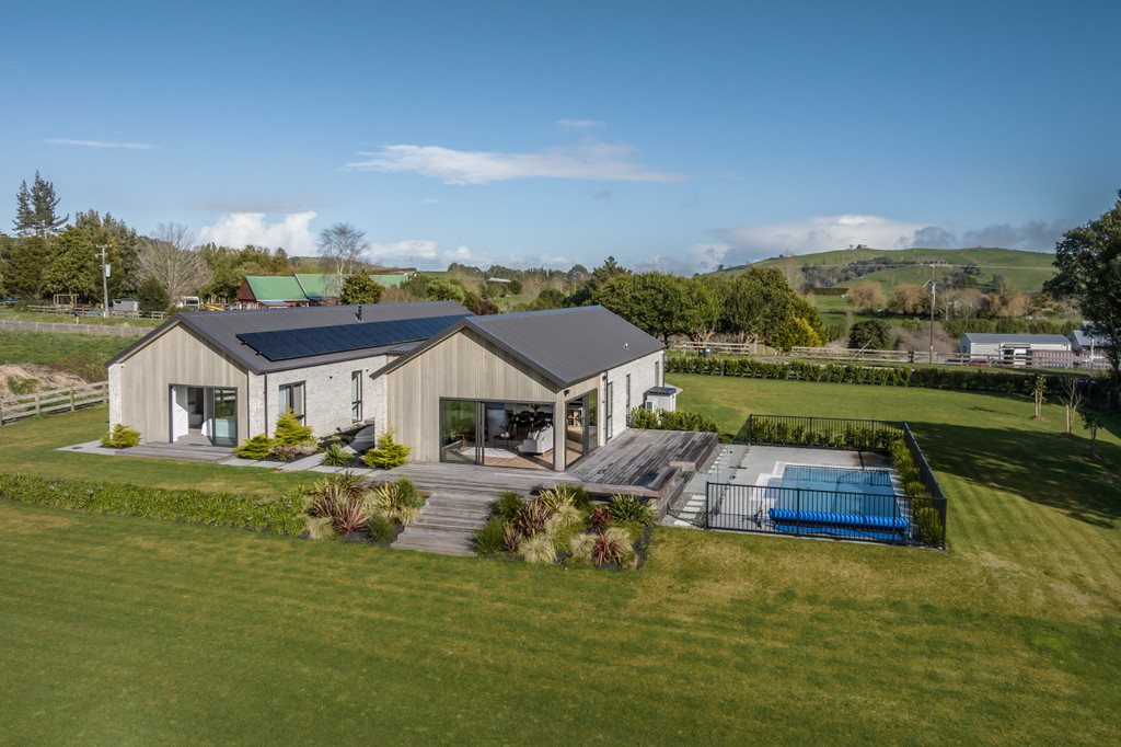Serene Lifestyle Haven, Stylish Modern Design.
