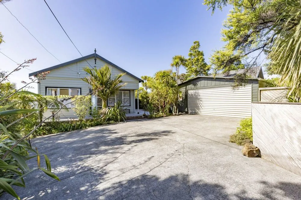 Coastal Lifestyle & Outstanding Sea Views