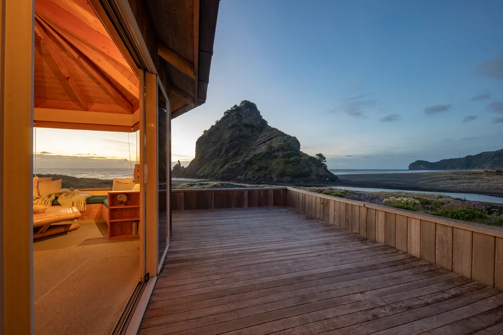 ABSOLUTE BEACHFRONT PRIME PIHA LOCATION