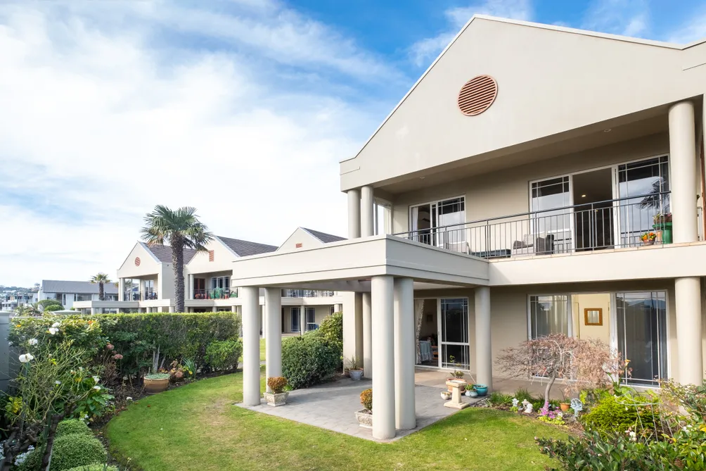 Captivating Waterfront Townhouse 