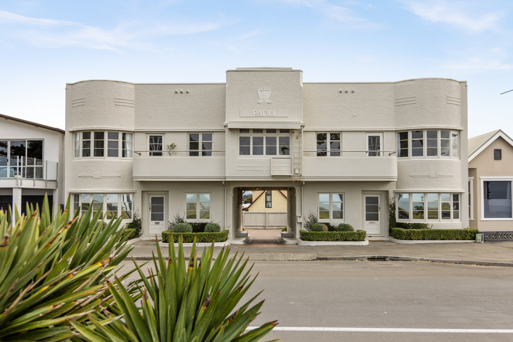 Charming Art Deco Studio with Spectacular Sea Views