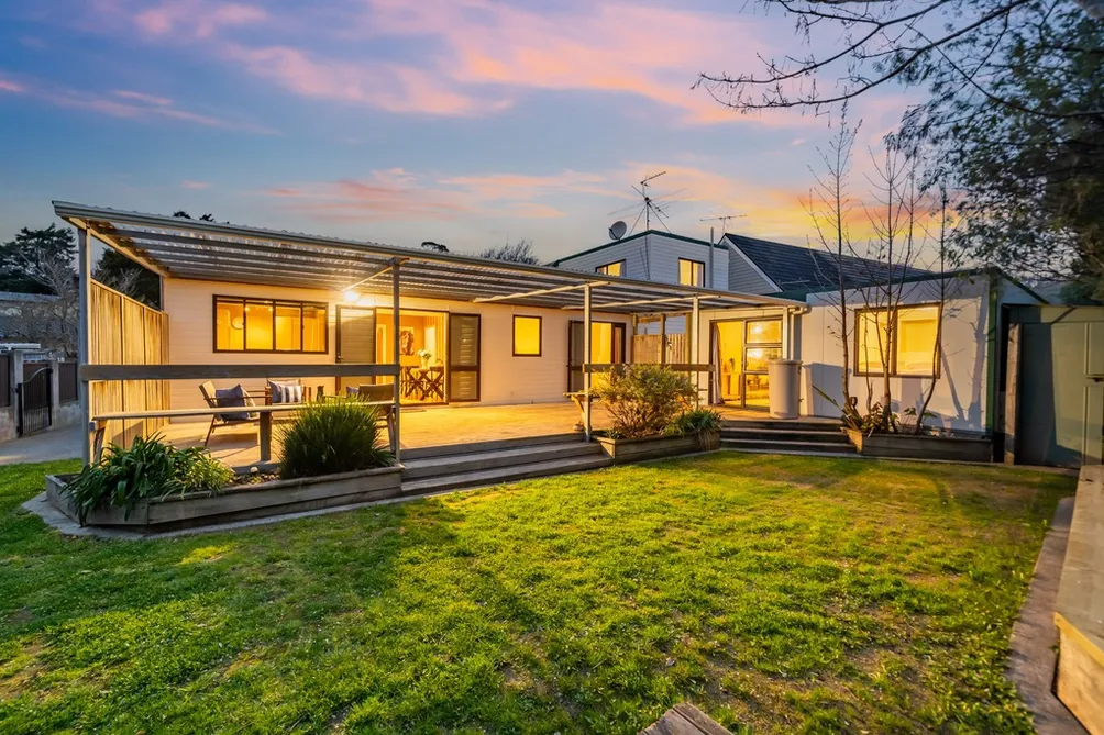 Super-Sized 4-Bedroom Home plus Studio 