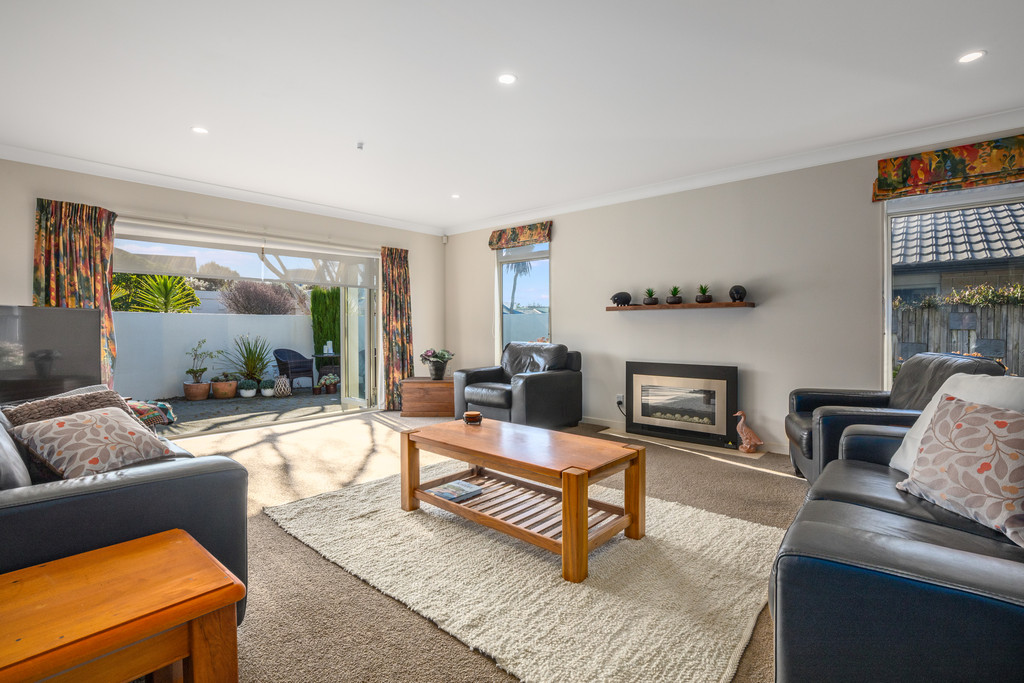 Enjoy Summer living in Raumati