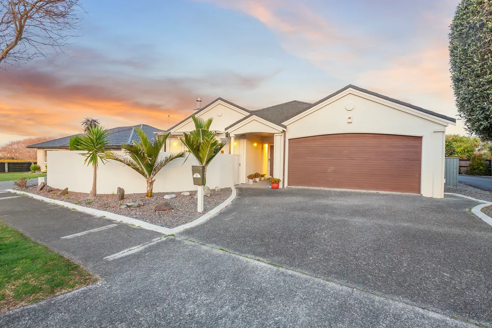 Enjoy Summer living in Raumati
