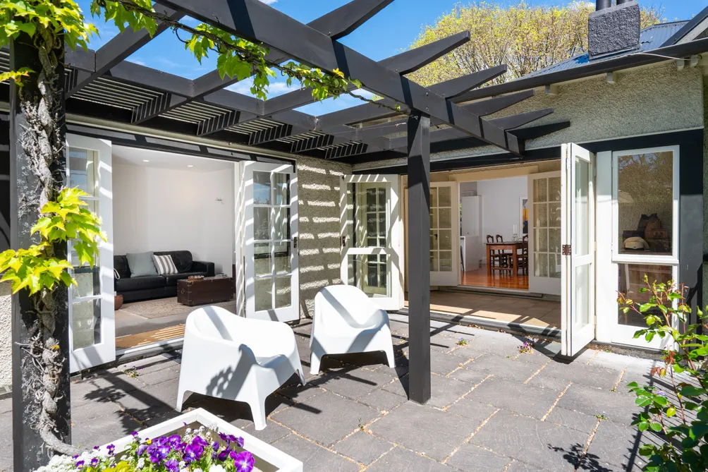 Yesteryear charm in prime Havelock North