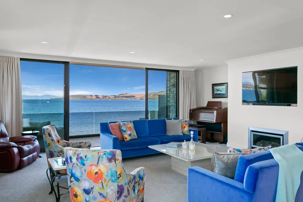 Two-level Luxury Lakeside Apartment