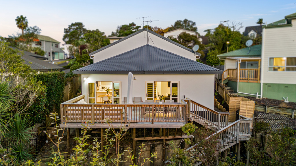 Family Charm, Quiet Cul-de-sac