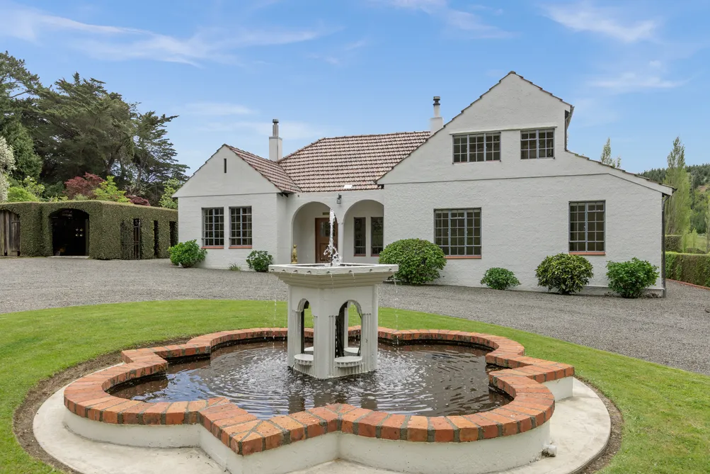  A Timeless Oasis of Elegance