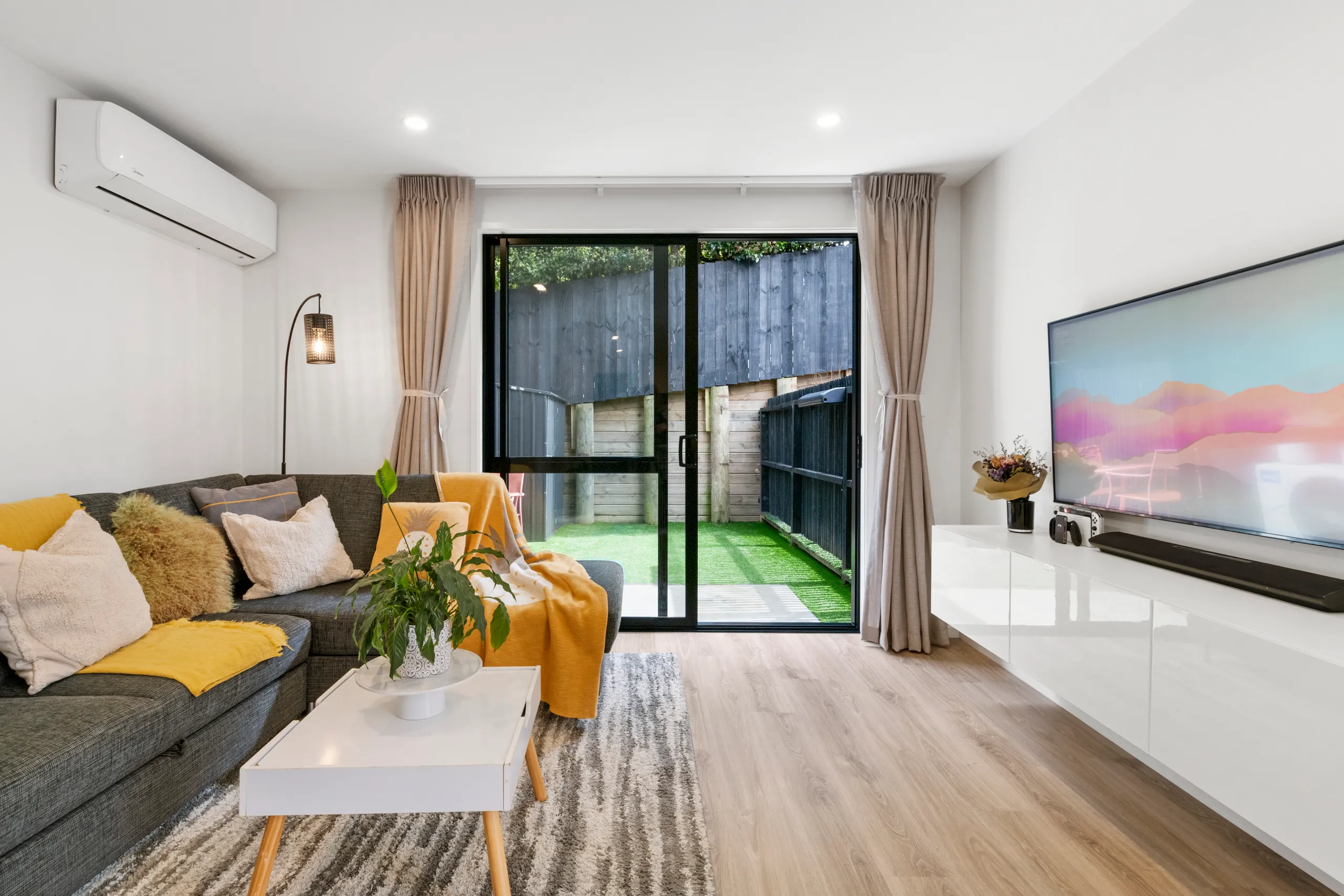 3/37 Camelot Place, Glenfield, North Shore City