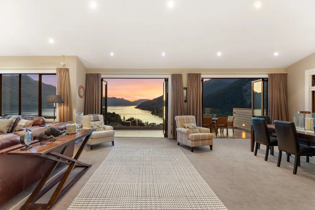 Sophisticated Living on Queenstown Hill