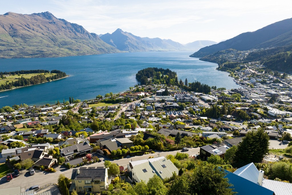 Perfectly Positioned on Queenstown Hill