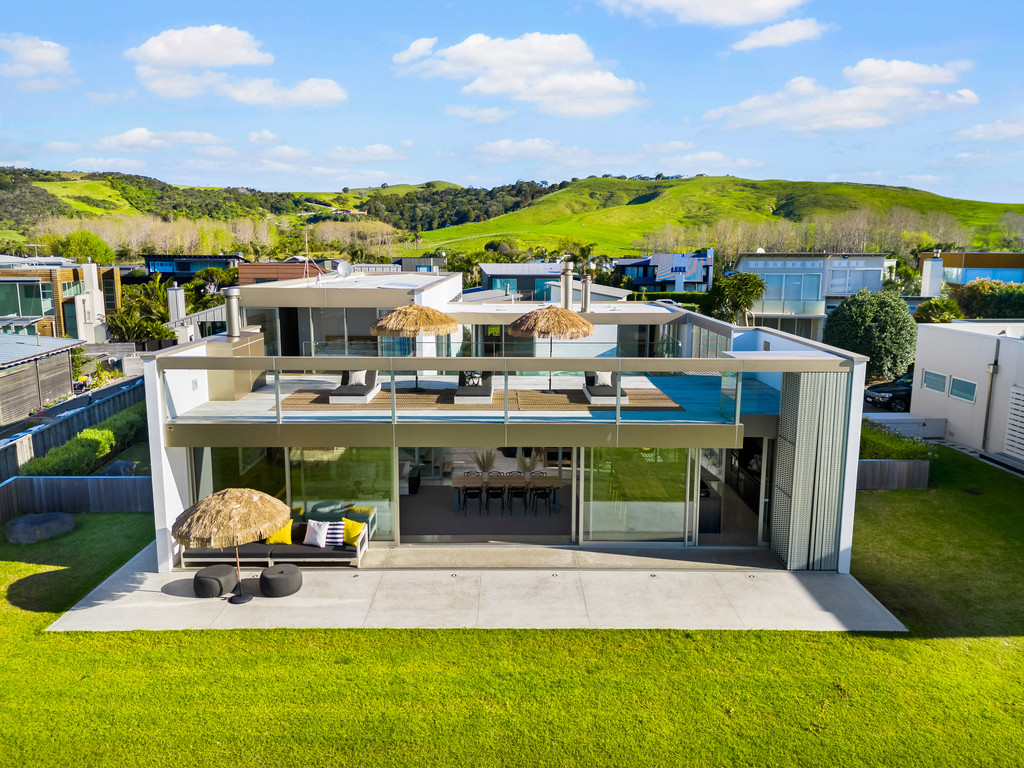 Front Row Omaha : Superb Andrew Patterson design