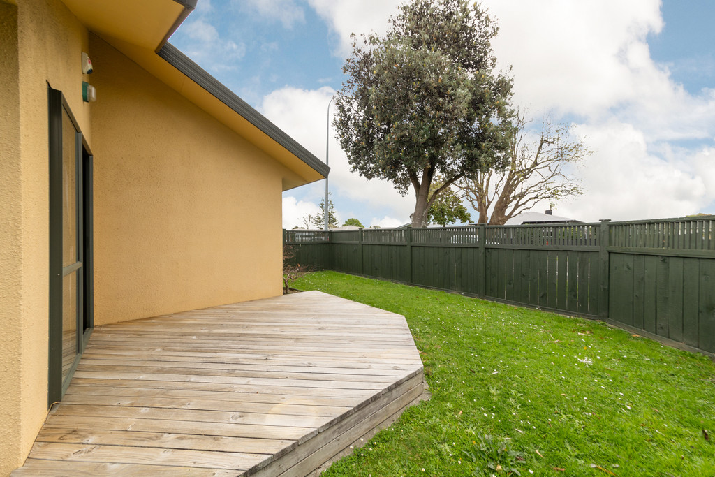Sunfilled Central Townhouse Close to Esplanade