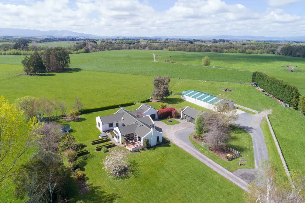 Ultimate Lifestyle - with Large Industrial Shed 