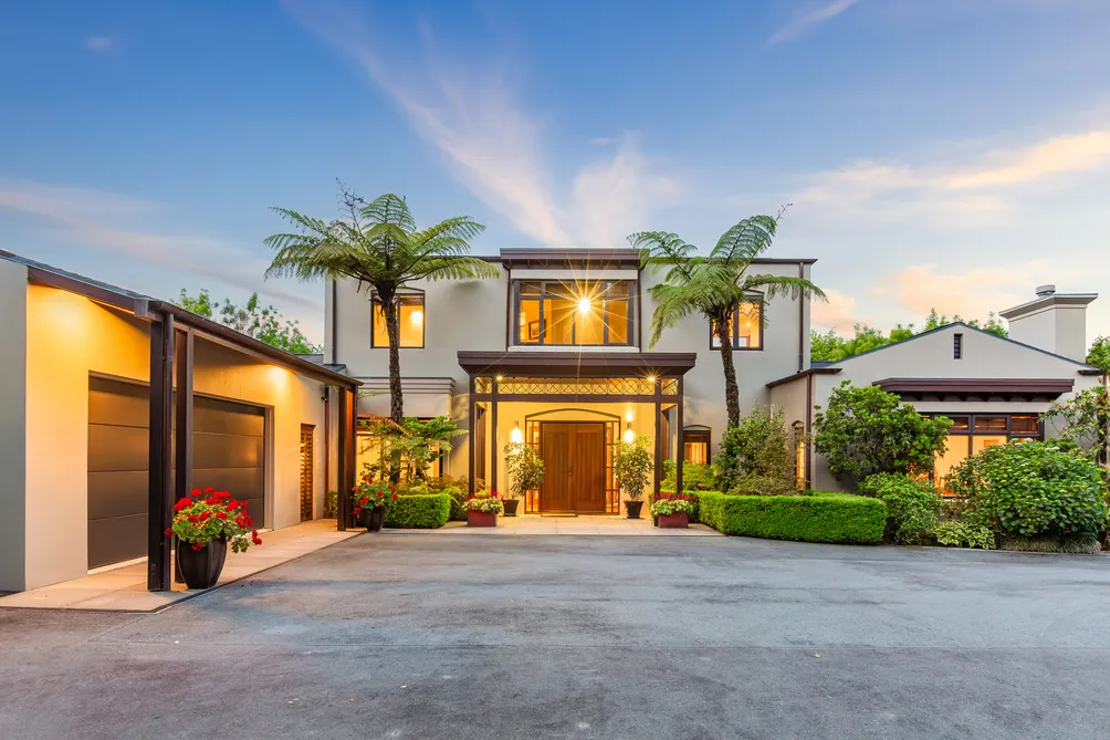 Lea Grove Grandeur