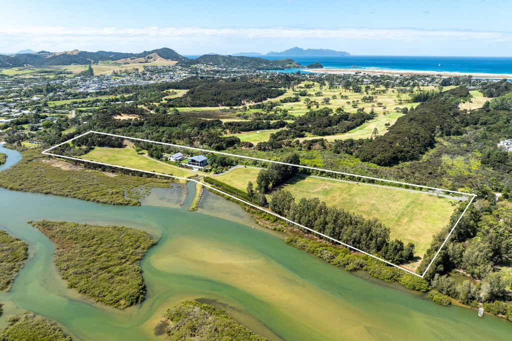 Prestigeous Waterfront Living at Mangawhai Heads
