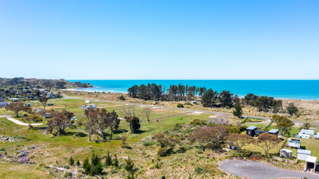 Entry Level Mahia Peninsula - Beaches, Baches, BBQ