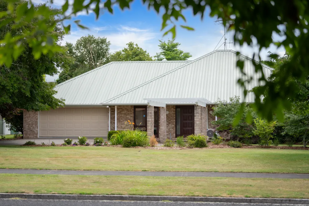 Space and Serenity in Sought-After Cowley Drive