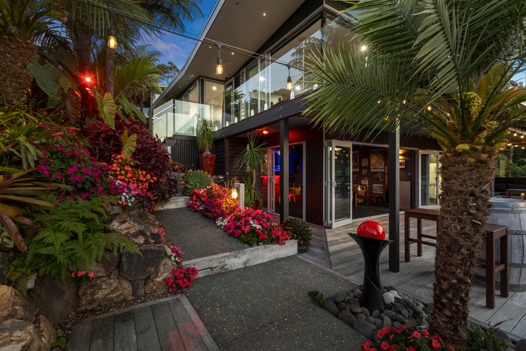 Private Island Retreat – Vendors Relocating