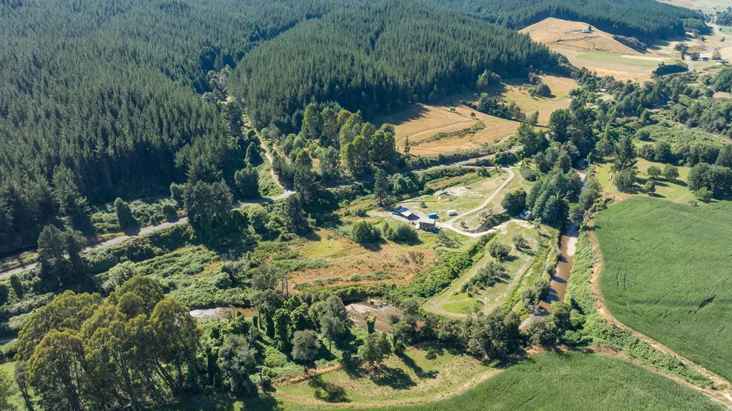 A Rare Riverside Retreat