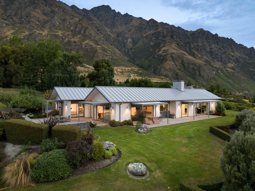 Lakeside Living 