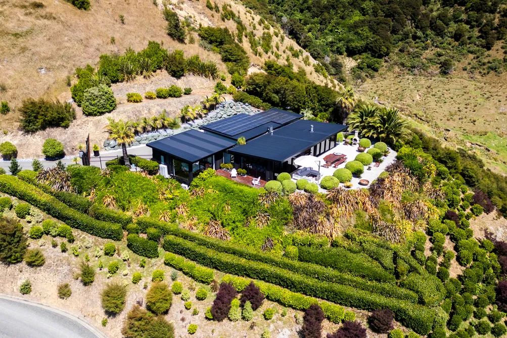 Luxurious Retreat with Breathtaking Bay Views