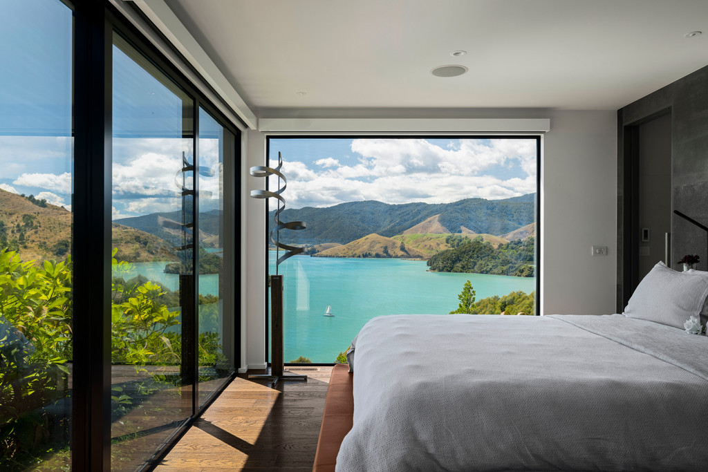 Luxurious Retreat with Breathtaking Bay Views