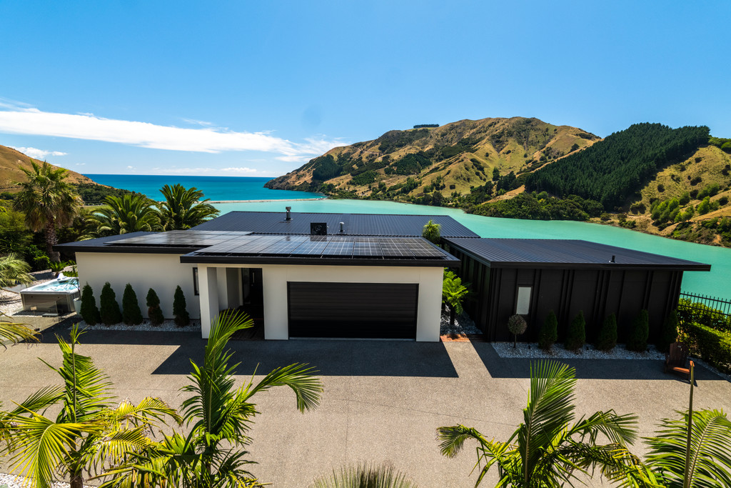 Luxurious Retreat with Breathtaking Bay Views