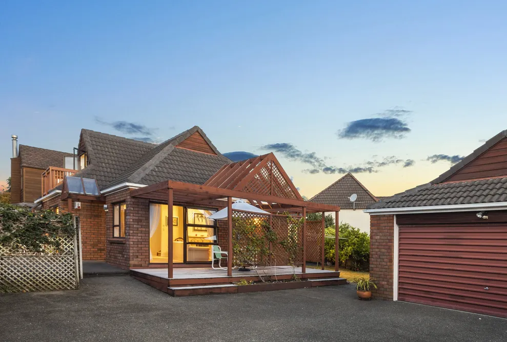 Timeless Elegance: Charming 80's Brick and Cedar