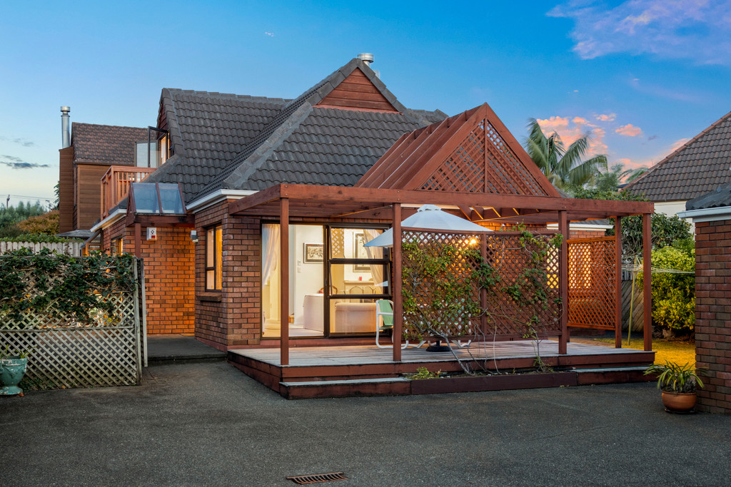 Timeless Elegance: Charming 80's Brick and Cedar