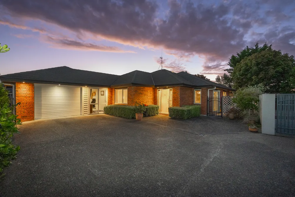 Hokowhitu Brick Townhouse Near Riverwalk Track