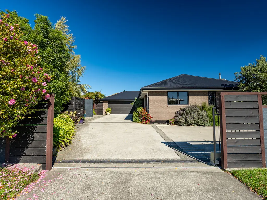 1 - 120 WITHER ROAD OUTSIDE (3 of 4)