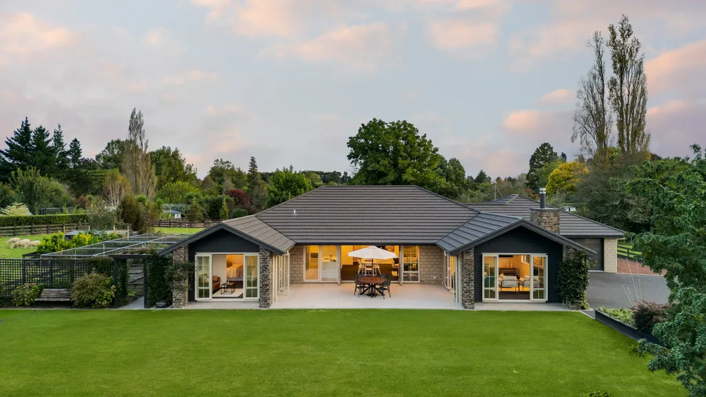 Your Entrance Step into Tamahere Living